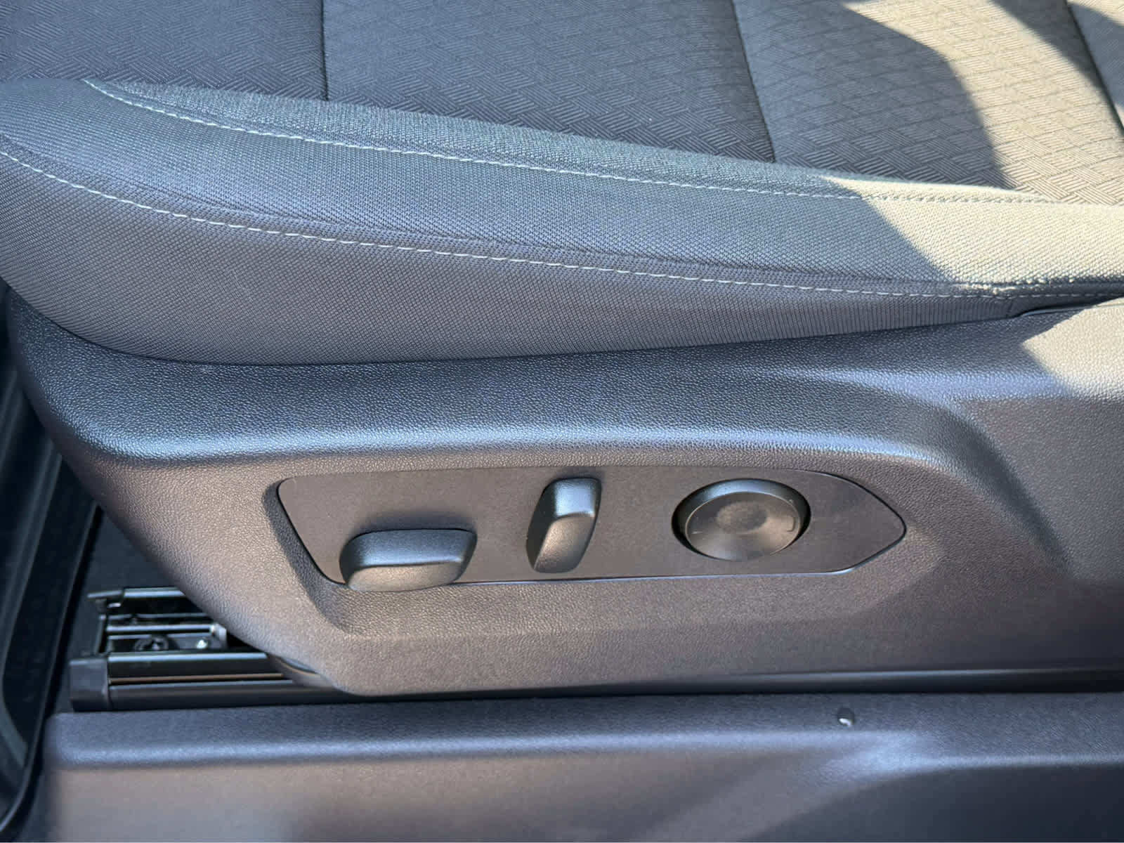 Used 2024 Chevrolet Silverado 1500 LT AWD/4WD image 11
