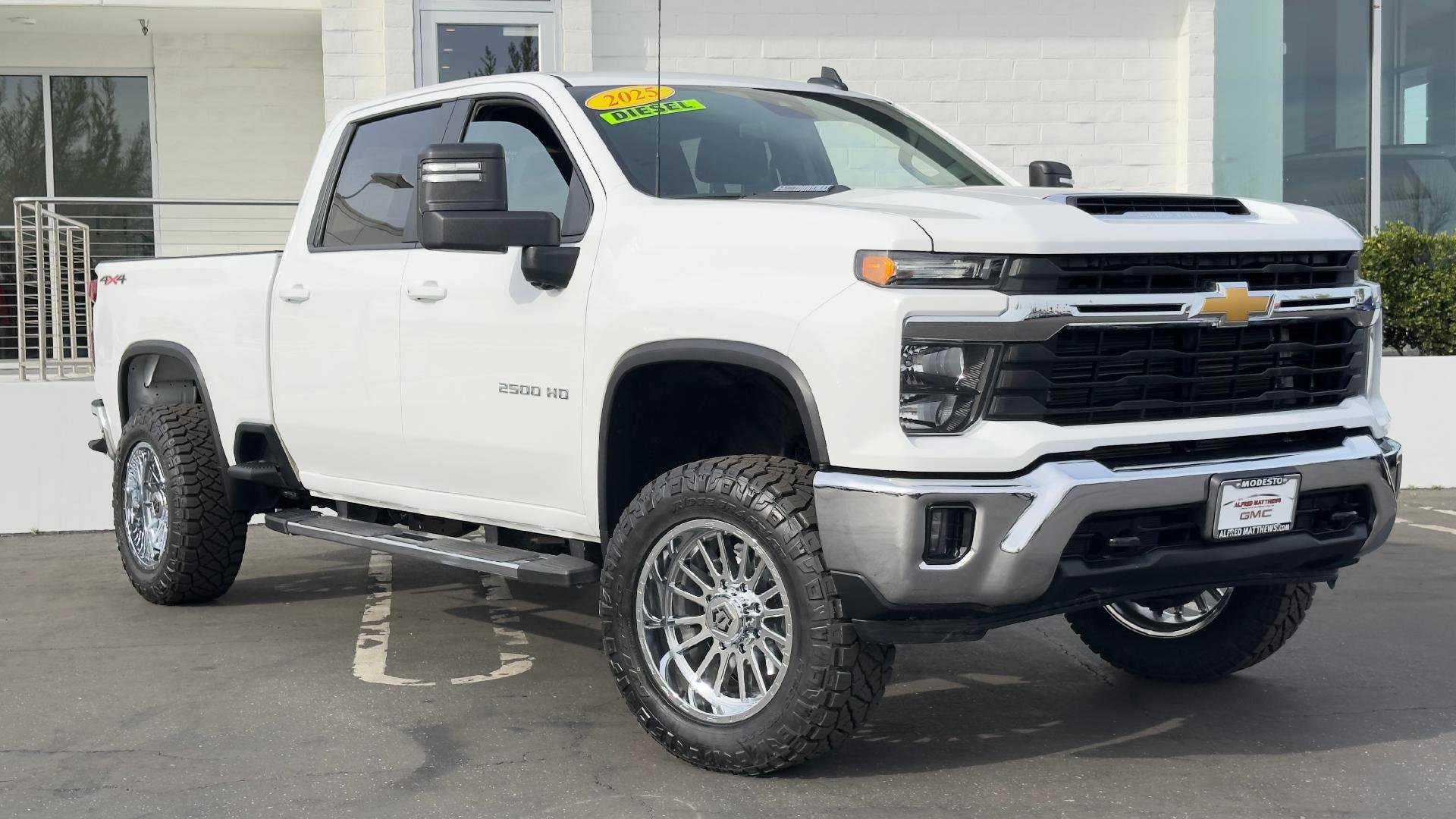 Used 2025 Chevrolet Silverado 2500 LT w/ Convenience Package image 2