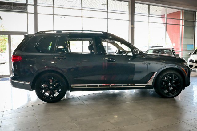Used 2022 BMW X7 xDrive40i w/ Premium Package image 3