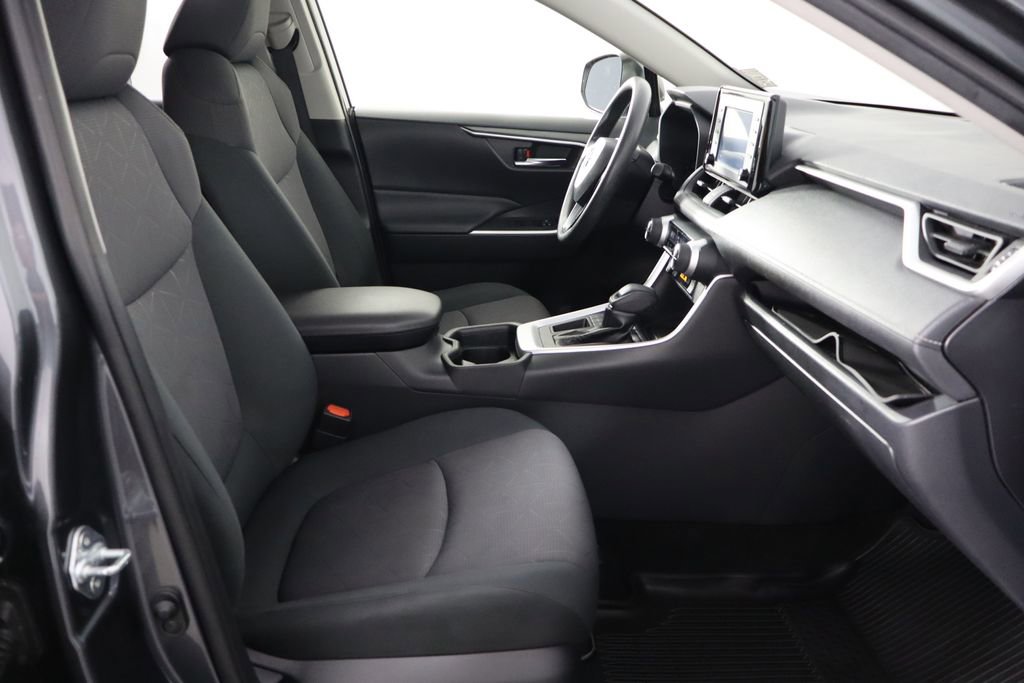 Used 2019 Toyota RAV4 XLE FWD image 17