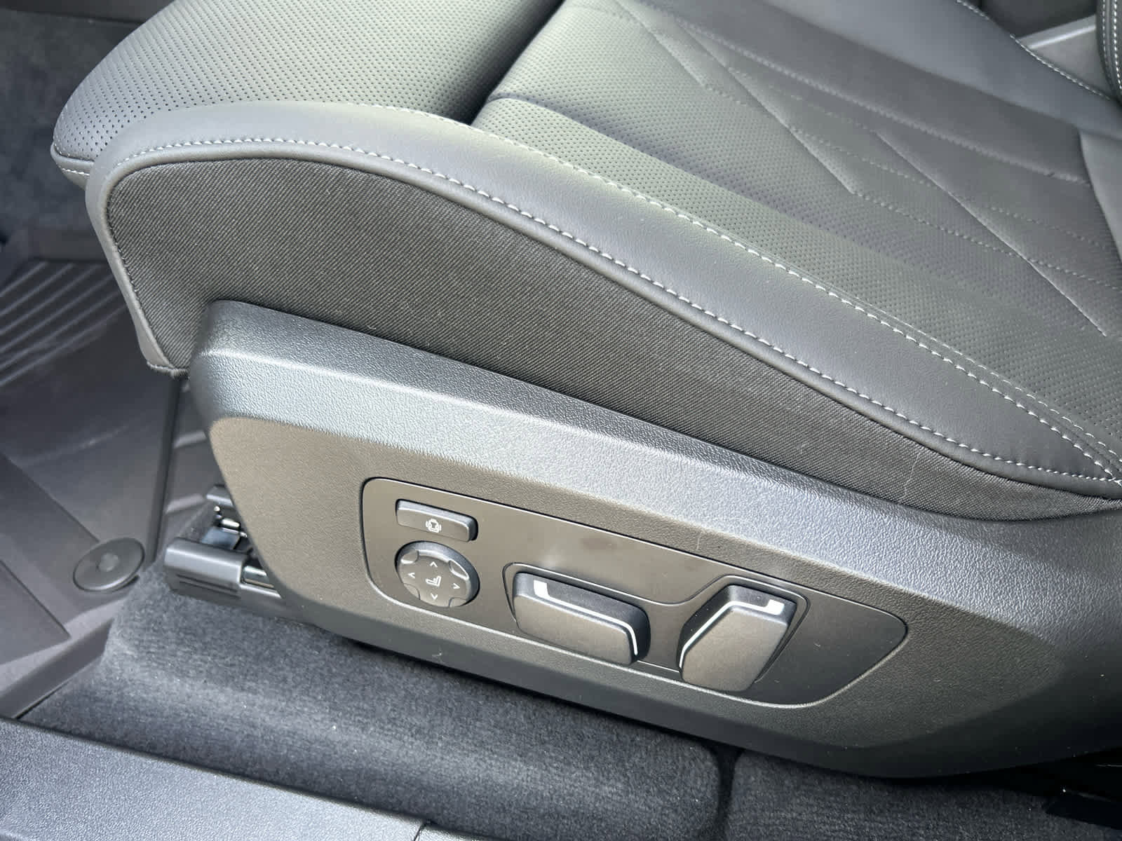 Used 2026 BMW X3 xDrive30 w/ Premium Package image 25