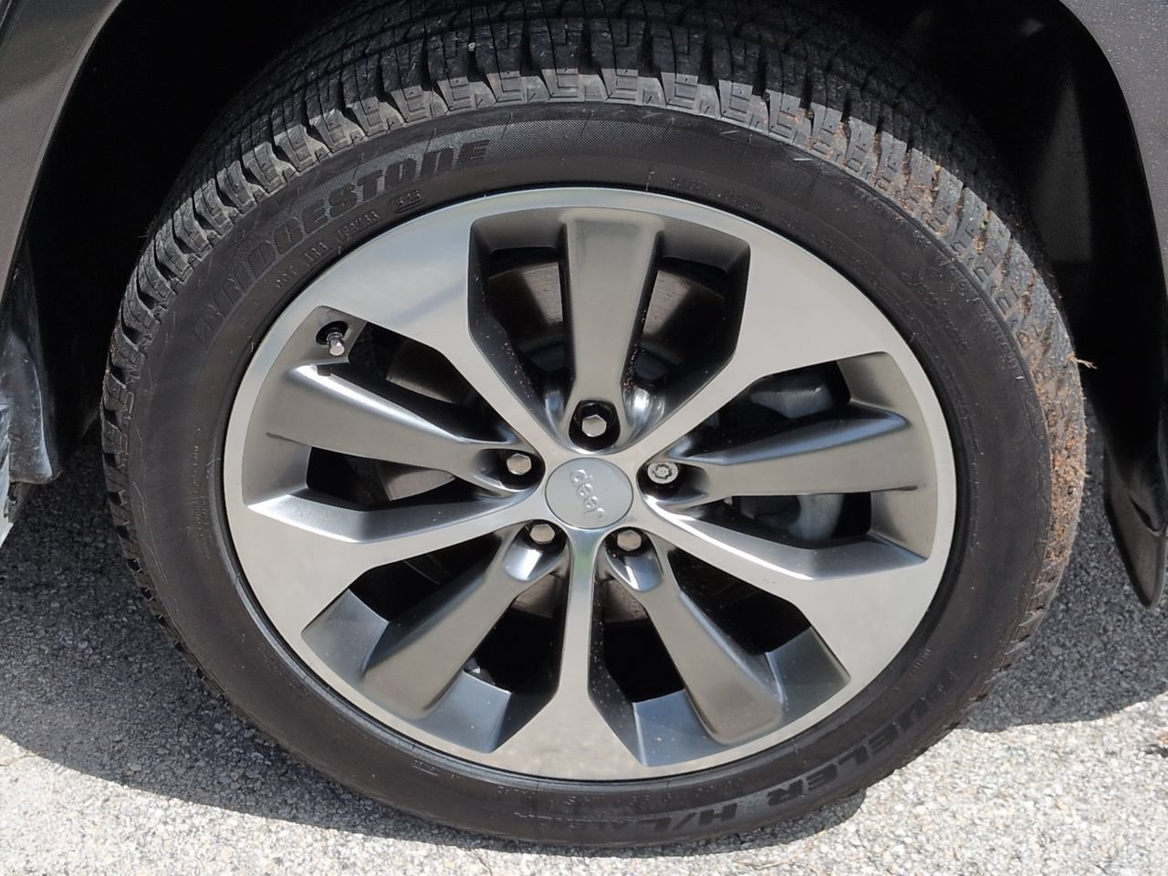 Used 2019 Jeep Cherokee Overland w/ Technology Group FWD image 11