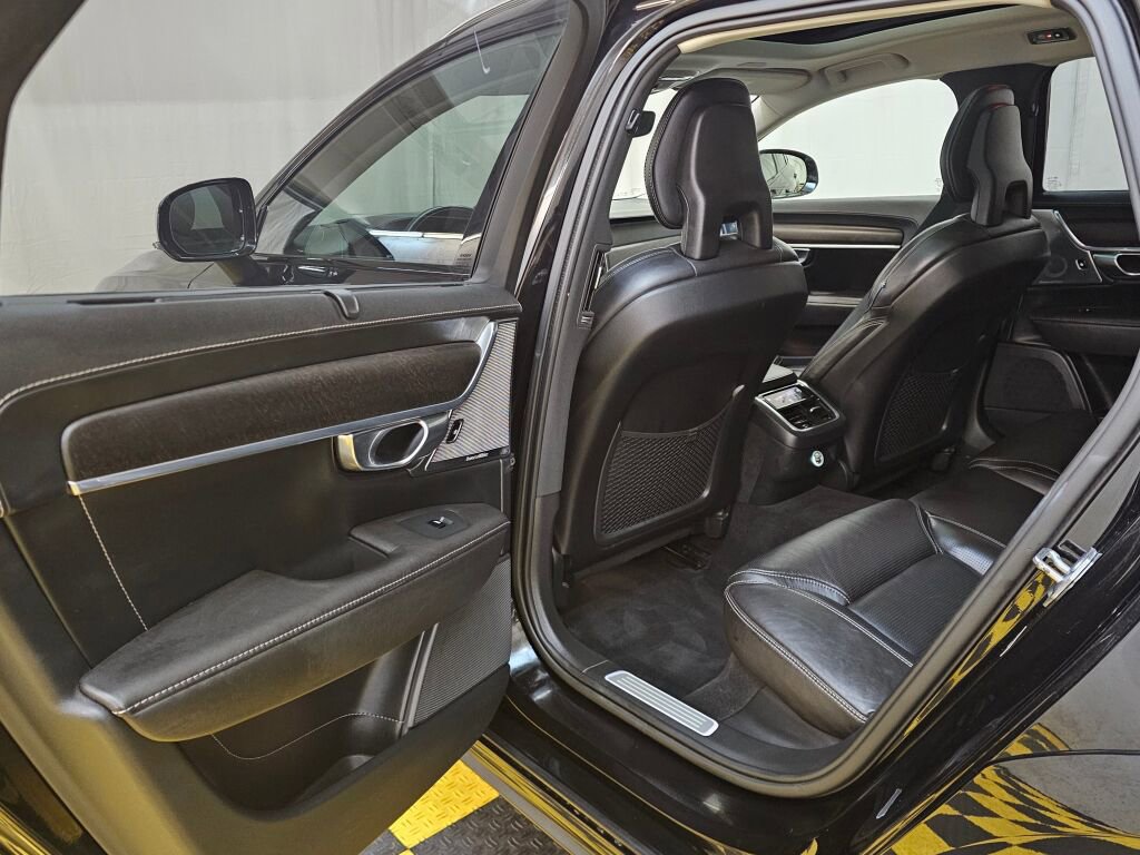 Used 2017 Volvo V90 T6 Cross Country image 15