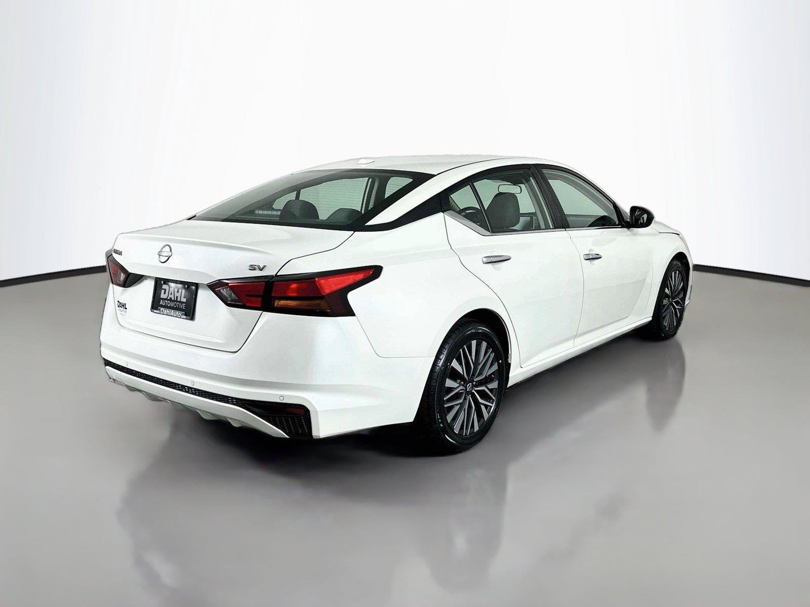 Used 2024 Nissan Altima 2.5 SV FWD image 13