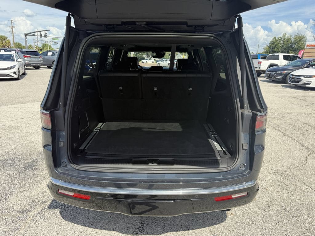 Used 2024 Jeep Wagoneer L 2WD w/ Premium Group I image 13