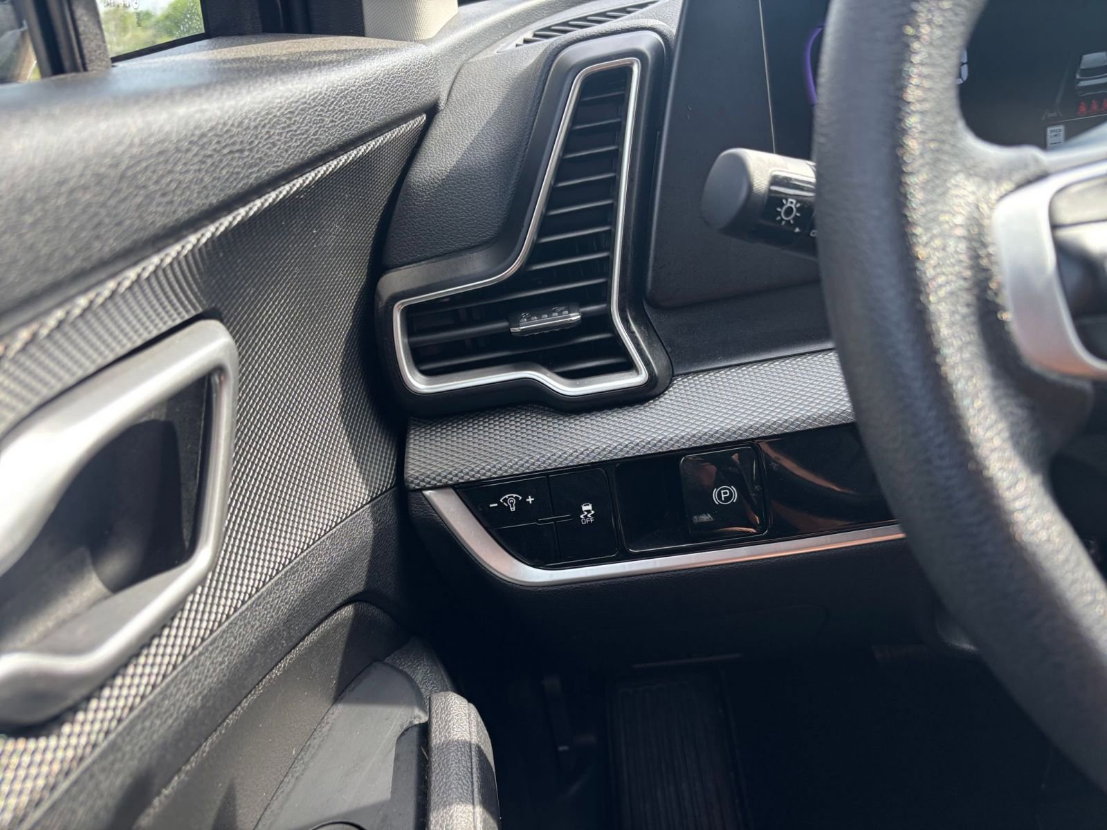 Used 2025 Kia Sportage LX image 33