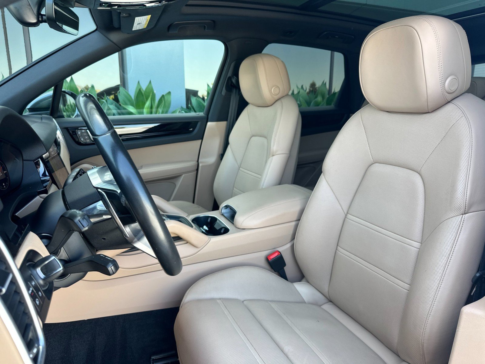 Used 2023 Porsche Cayenne AWD/4WD image 5
