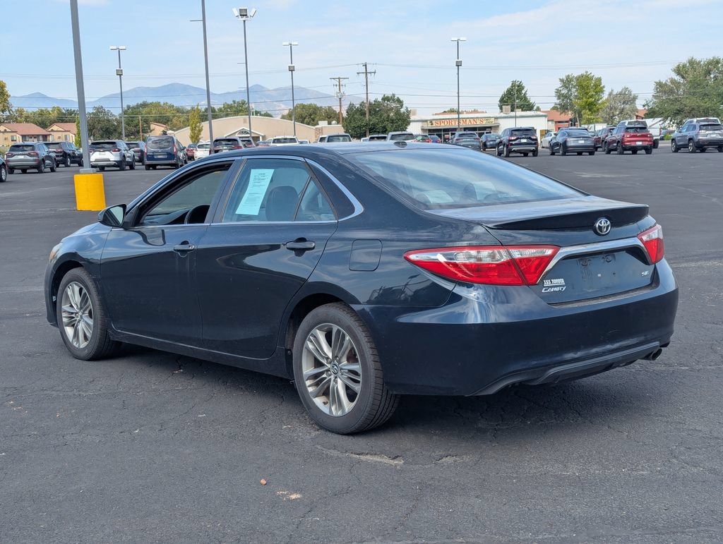 Used 2017 Toyota Camry SE w/ Moonroof Package FWD image 6