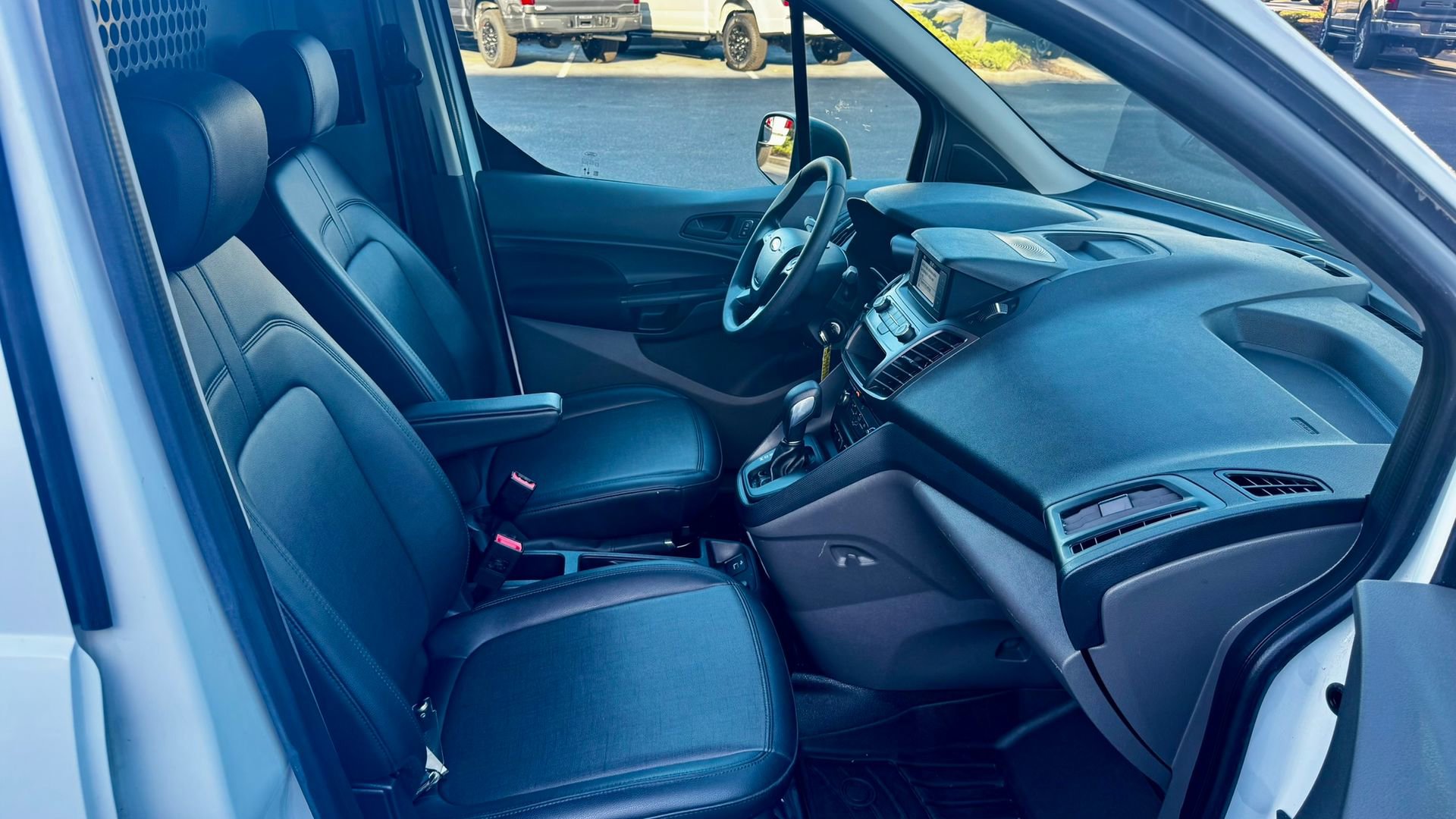 Used 2022 Ford Transit Connect XL image 5