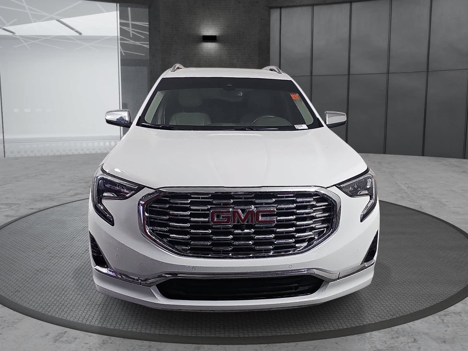 Used 2018 GMC Terrain Denali w/ Advanced Safety Package FWD image 2