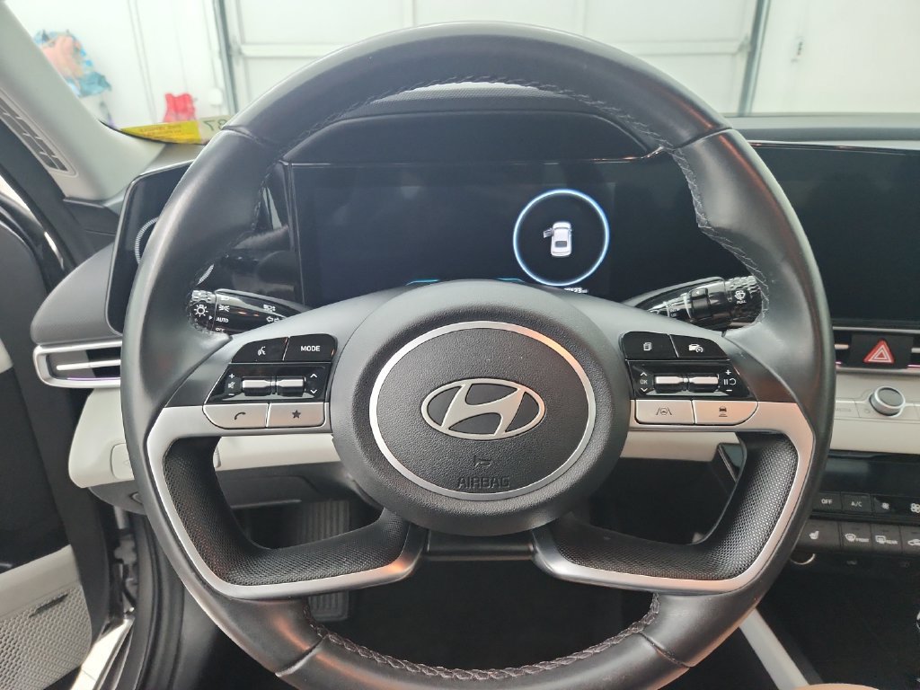 Used 2025 Hyundai Elantra Limited FWD image 24
