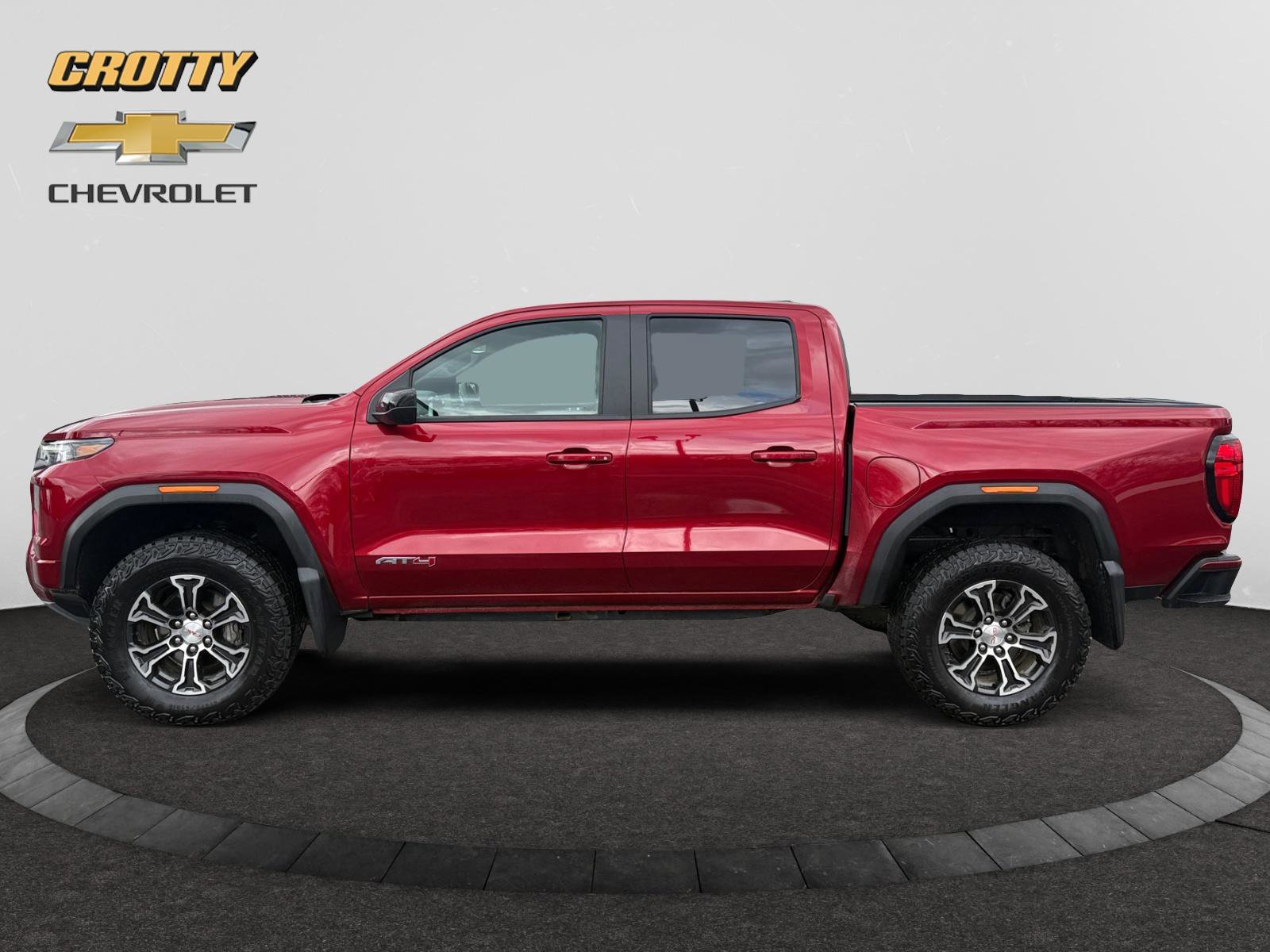 Used 2024 GMC Canyon AT4 image 2