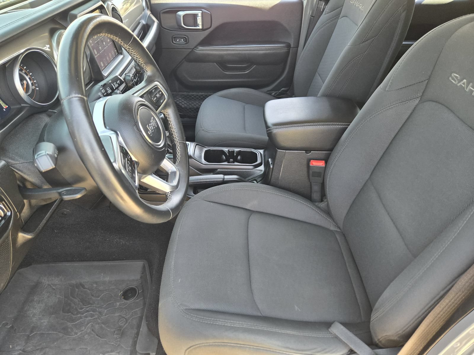 Used 2018 Jeep Wrangler Unlimited Sahara AWD/4WD image 13