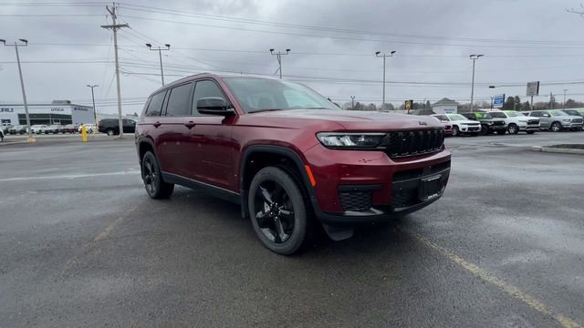 Used 2023 Jeep Grand Cherokee L Laredo image 2
