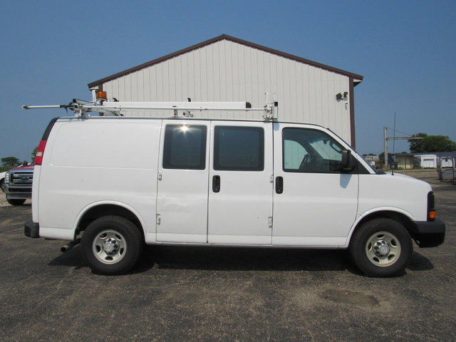 Used 2016 Chevrolet Express 2500 RWD image 2