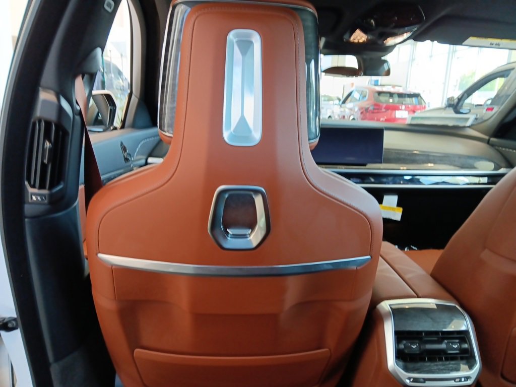 New 2026 BMW 750e xDrive image 11