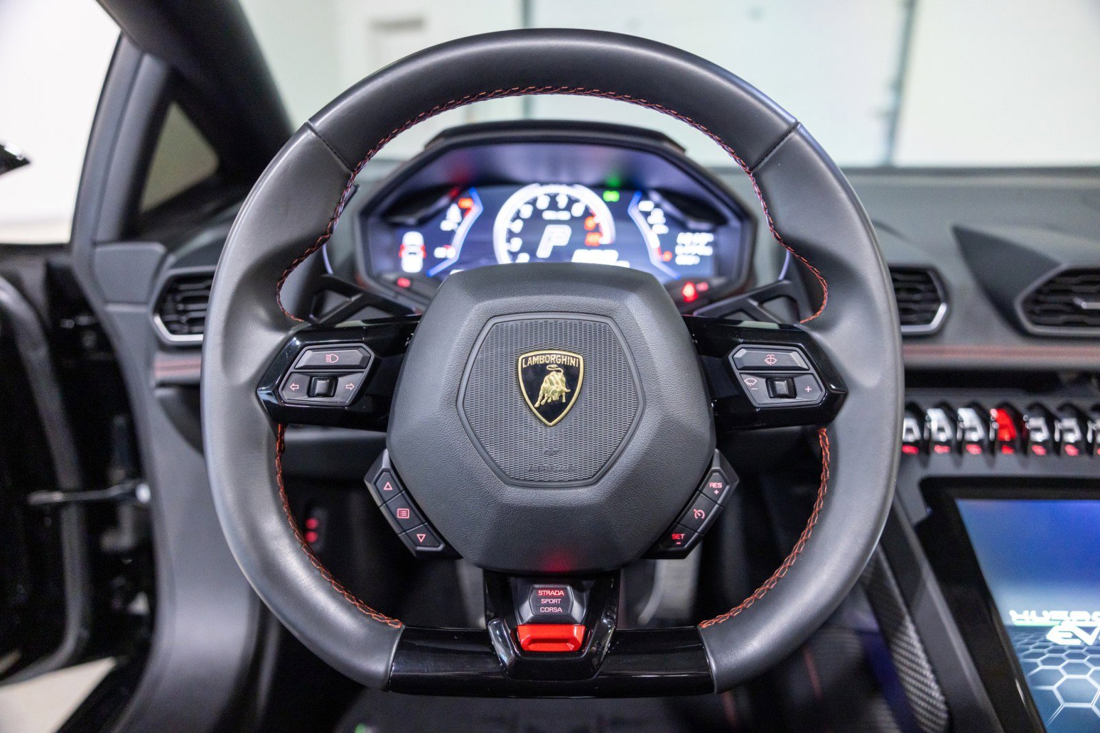 Used 2020 Lamborghini Huracan EVO image 37