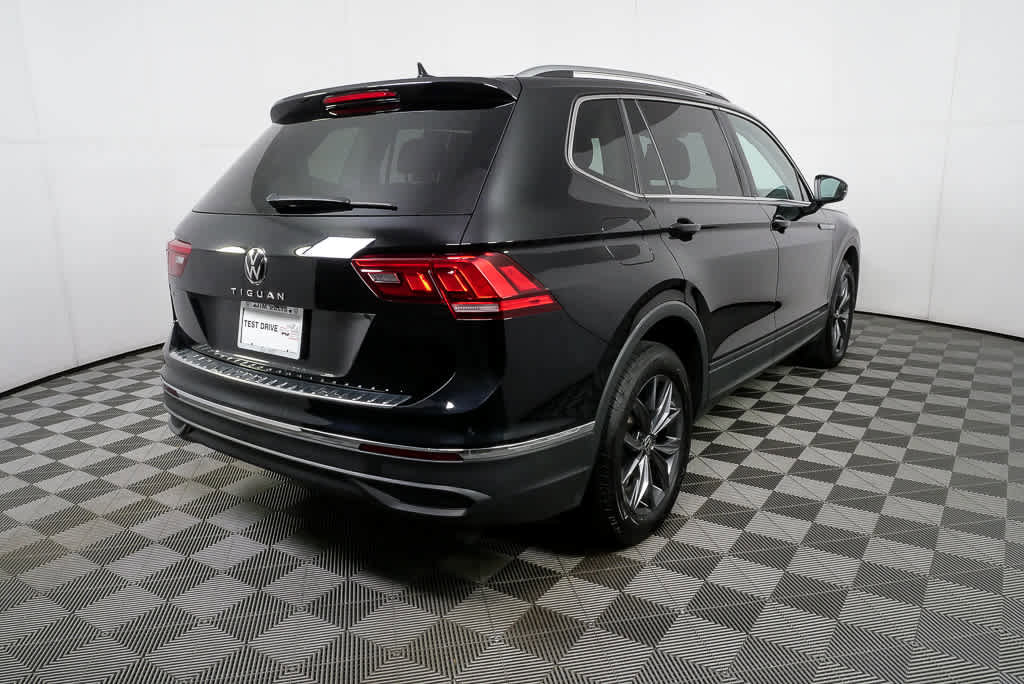 Certified 2023 Volkswagen Tiguan SE FWD image 6
