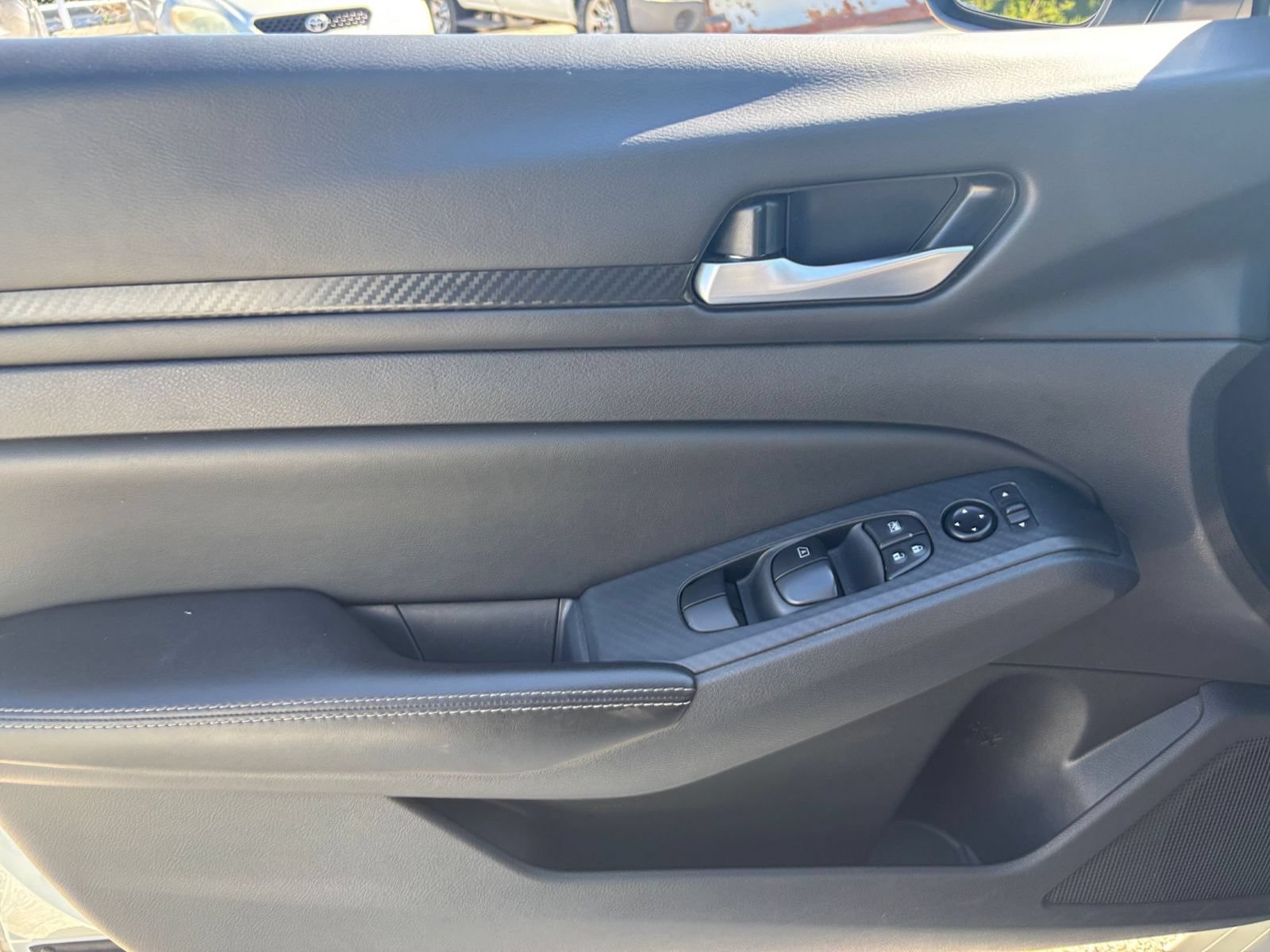Used 2025 Nissan Altima 2.5 SV FWD image 15