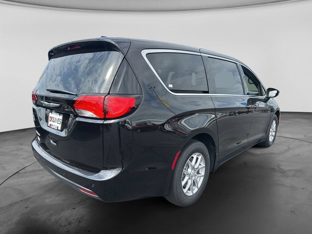 New 2026 Chrysler Voyager LX FWD image 4