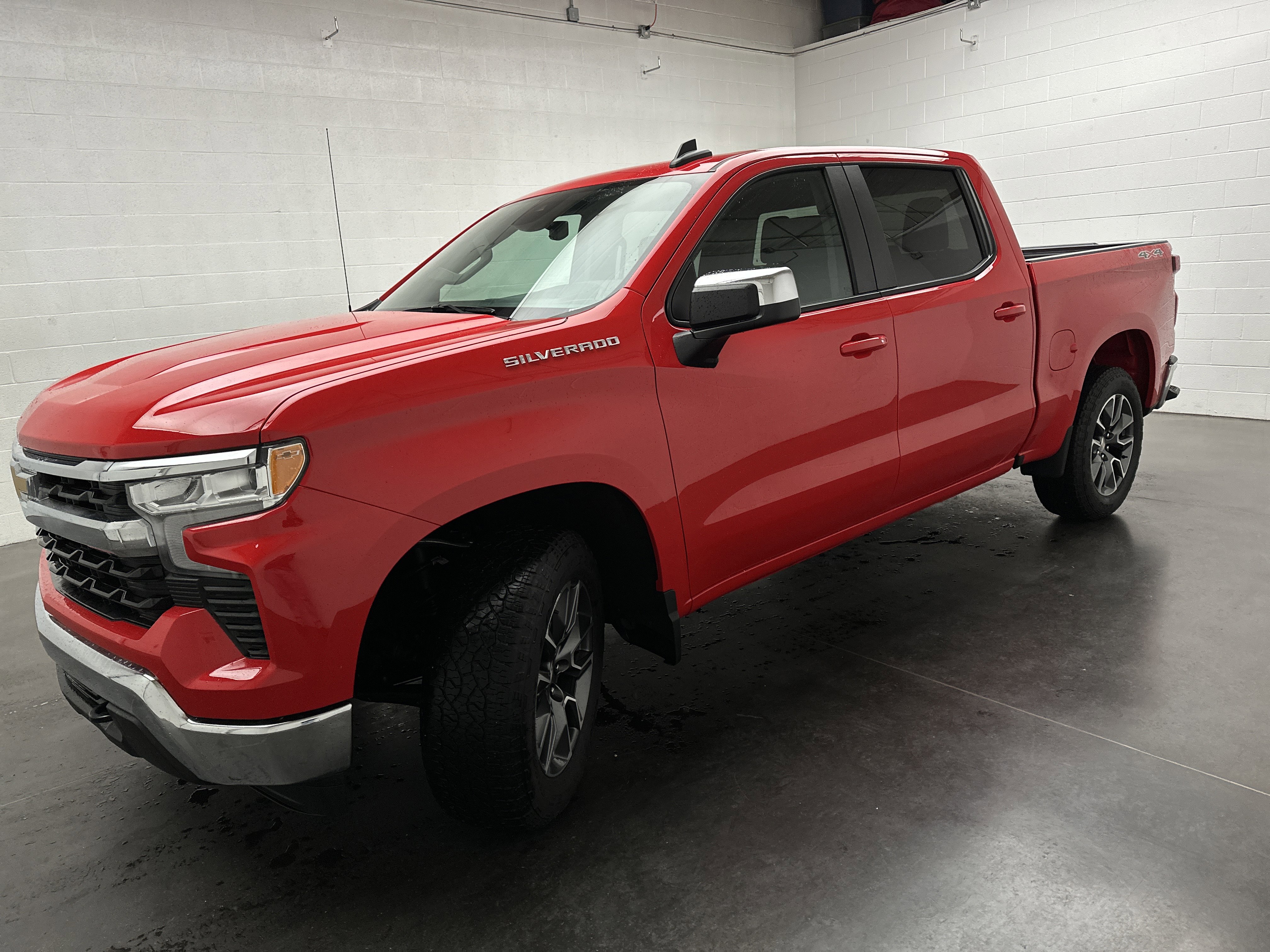Used 2024 Chevrolet Silverado 1500 LT AWD/4WD image 4