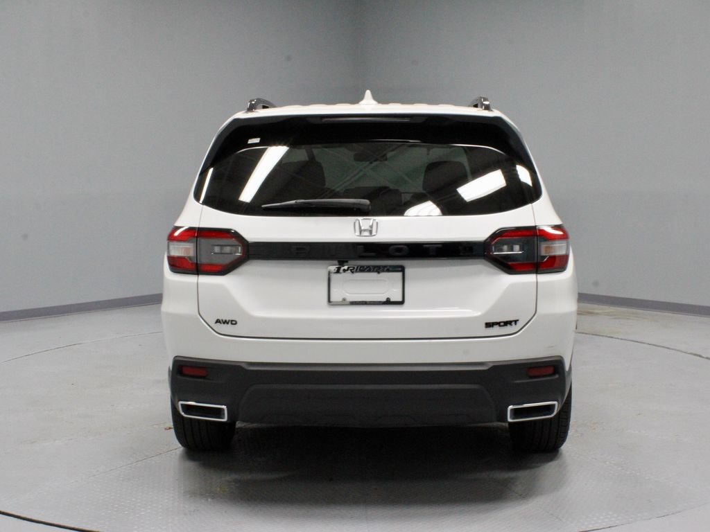 Used 2025 Honda Pilot Sport image 10