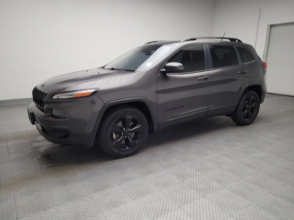 Used 2018 Jeep Cherokee Latitude w/ Altitude Package FWD image 2