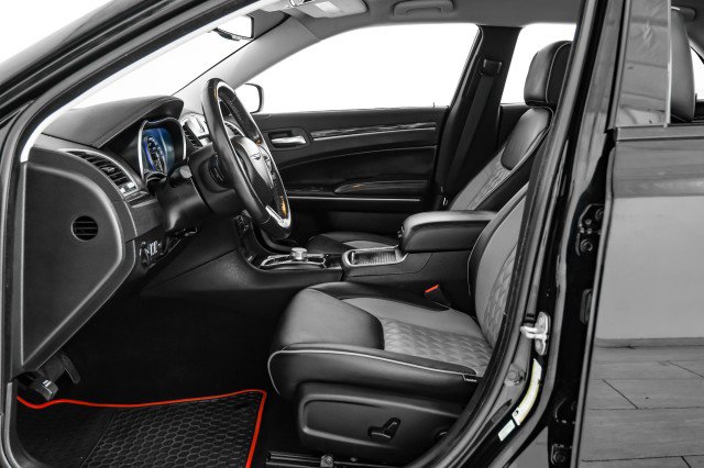 Used 2022 Chrysler 300 Touring w/ Sport Appearance Package image 29