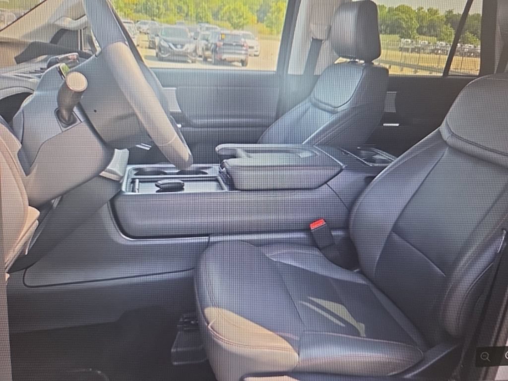Used 2025 Ford Expedition Max Active AWD/4WD image 7