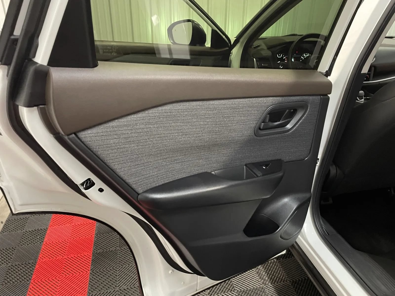 Used 2023 Nissan Rogue S FWD image 35