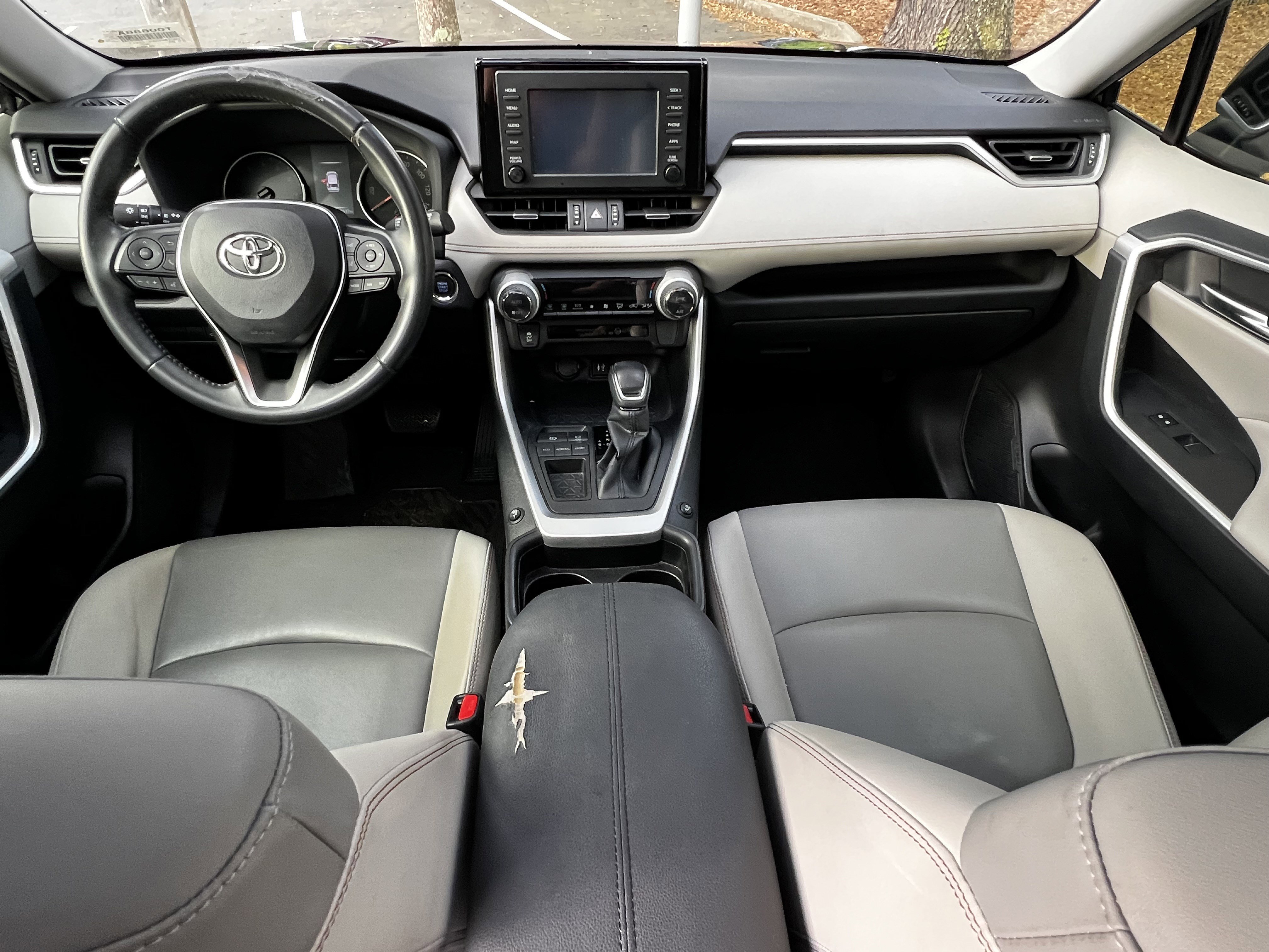 Used 2019 Toyota RAV4 XLE Premium image 36