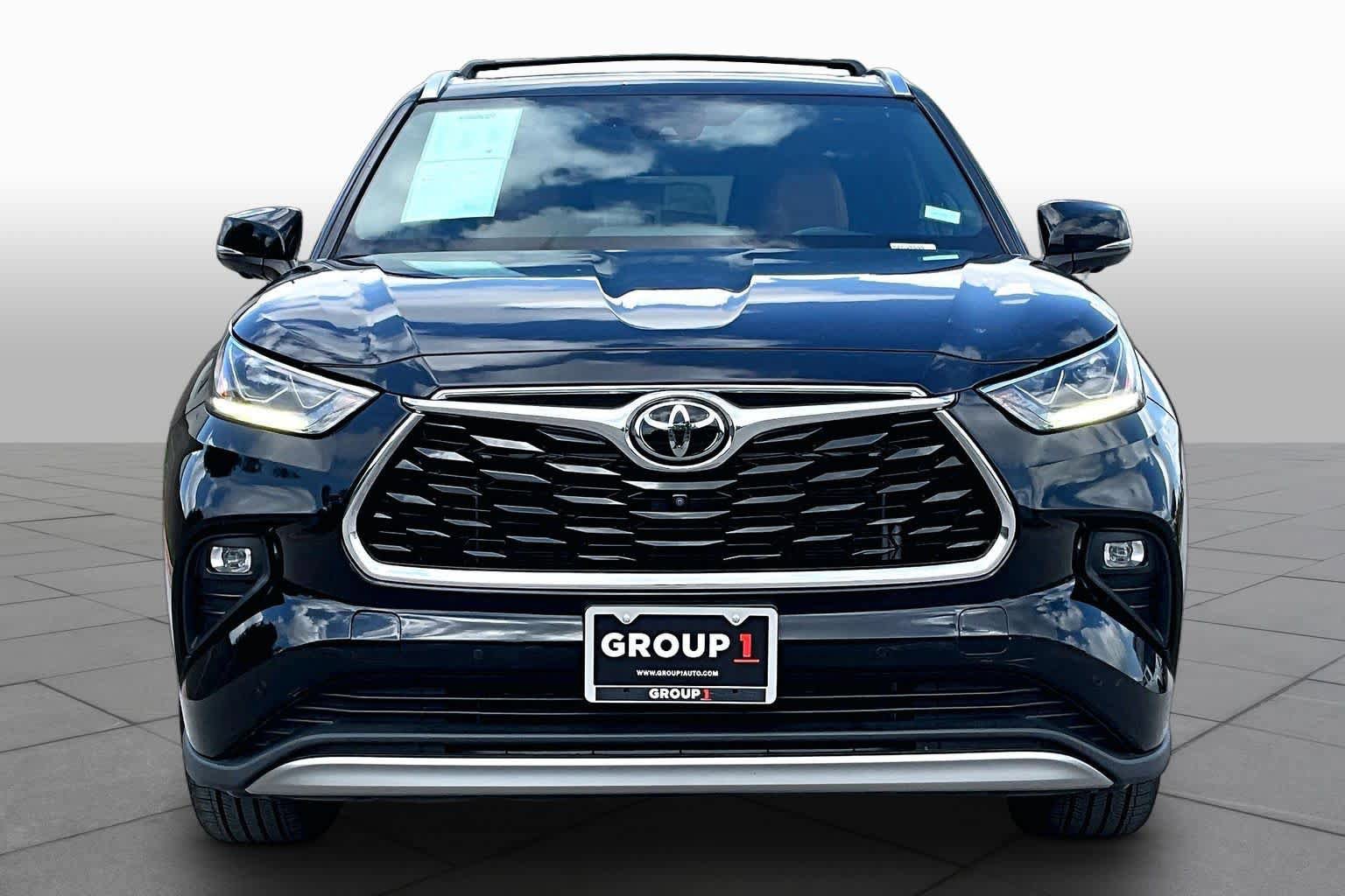Used 2023 Toyota Highlander Platinum FWD image 4