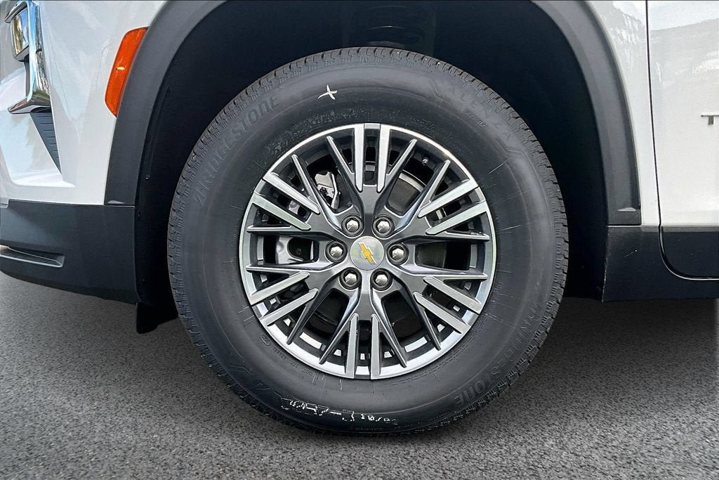New 2026 Chevrolet Traverse LT w/ Driver Confidence Package FWD image 10