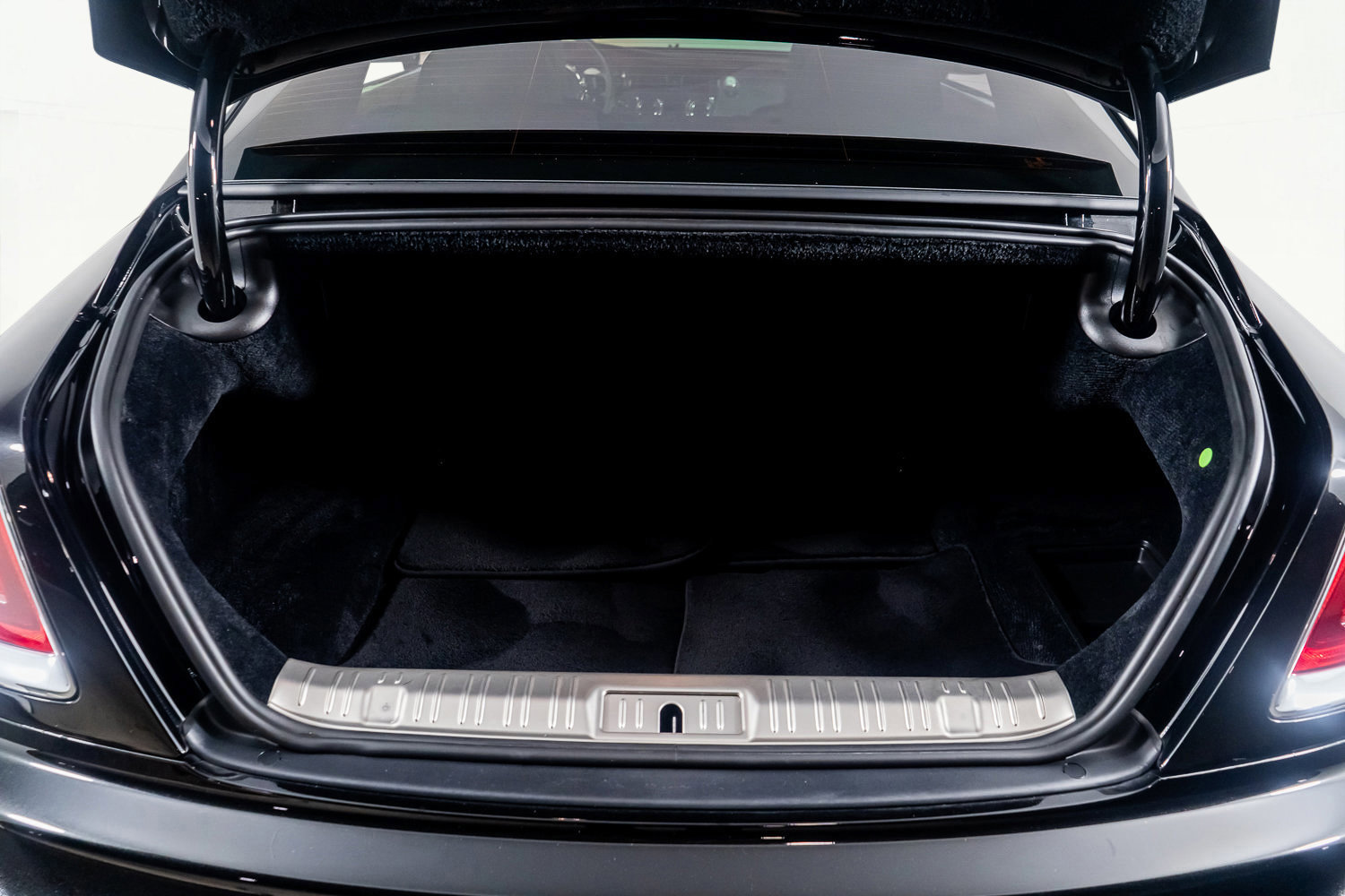 Used 2019 Rolls-Royce Wraith image 53