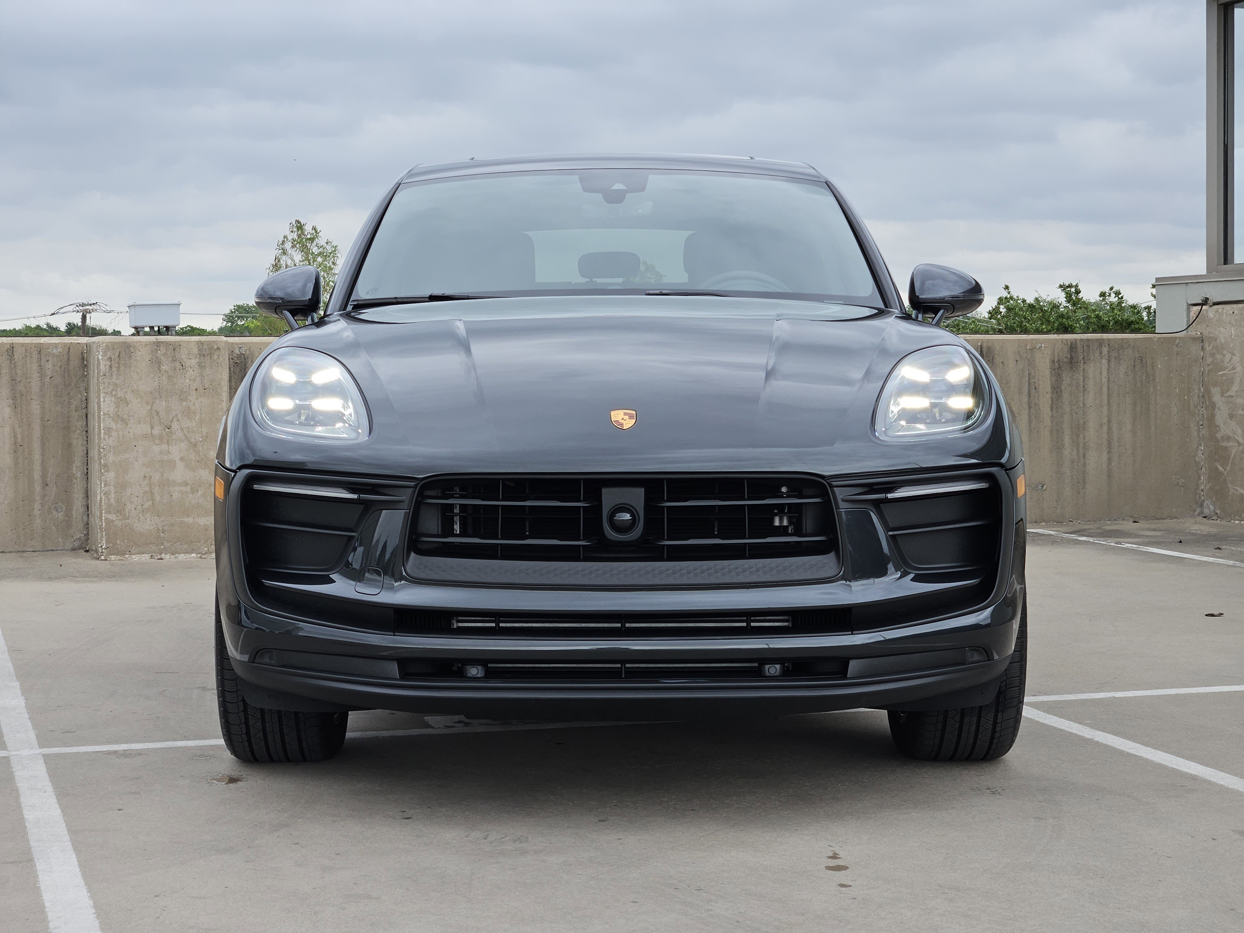 Certified 2025 Porsche Macan image 11
