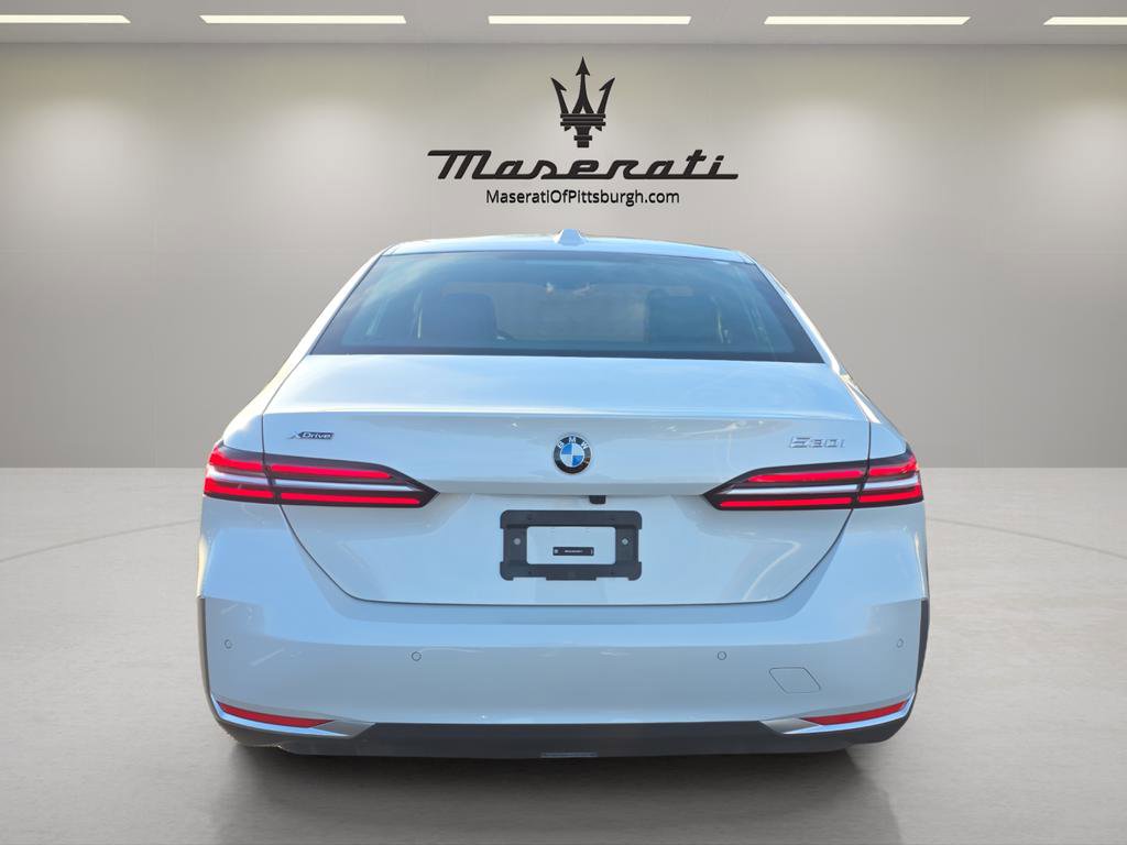 Used 2025 BMW 530i xDrive image 4