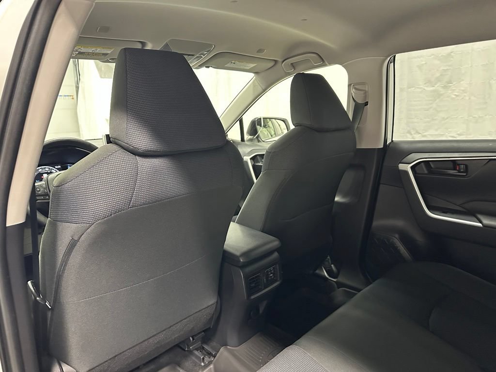 Used 2025 Toyota RAV4 LE AWD/4WD image 48