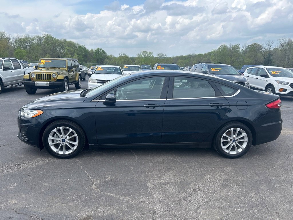 Used 2020 Ford Fusion SE image 1