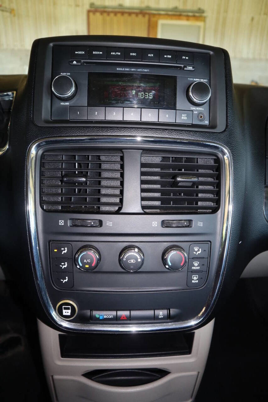 Used 2012 Dodge Grand Caravan American Value Package FWD image 40