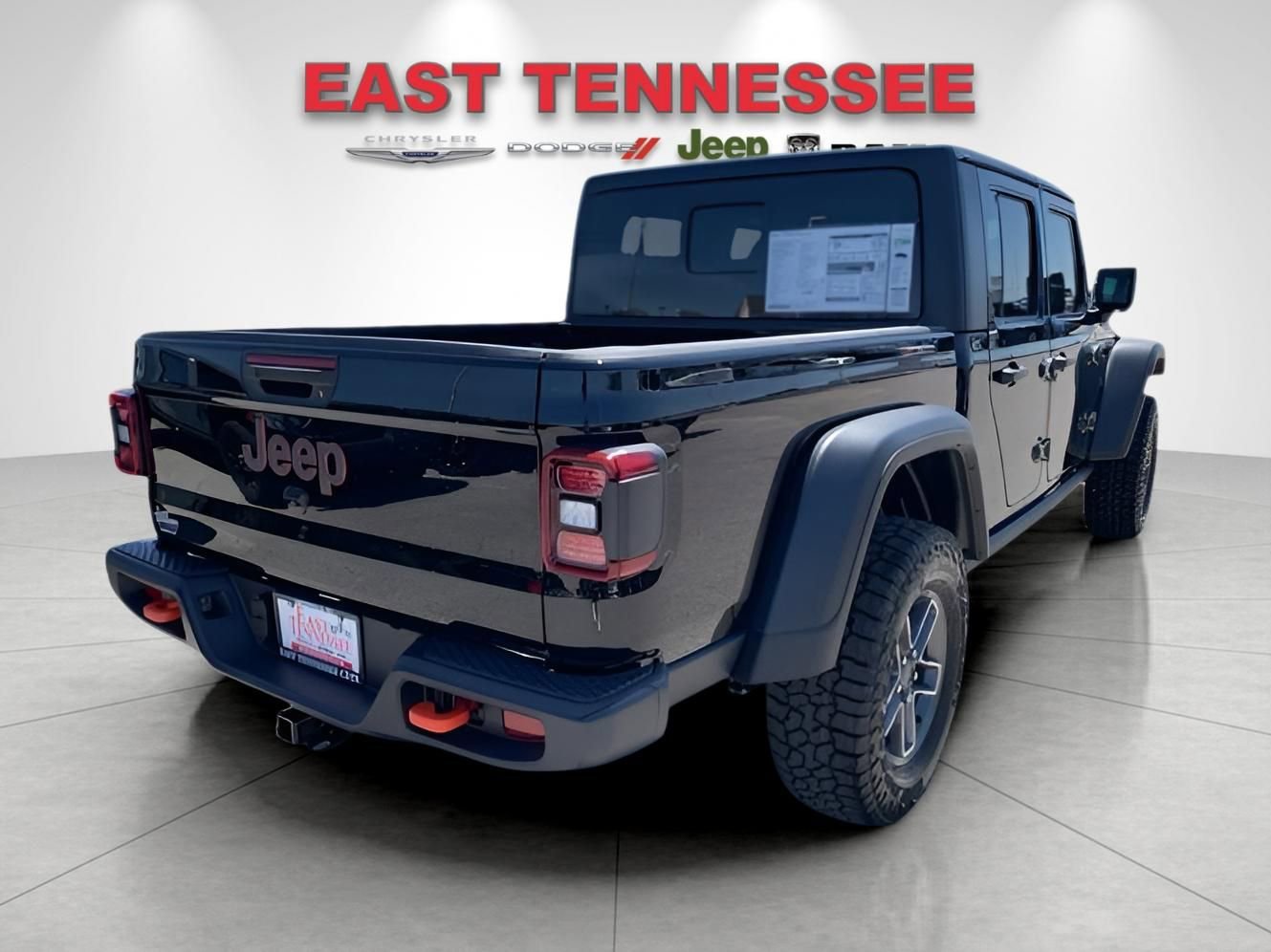 Used 2025 Jeep Gladiator Mojave w/ Convenience Group AWD/4WD image 3