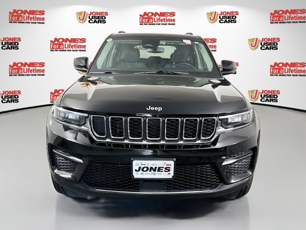 Used 2023 Jeep Grand Cherokee Laredo w/ Luxury Tech Group I AWD/4WD image 12