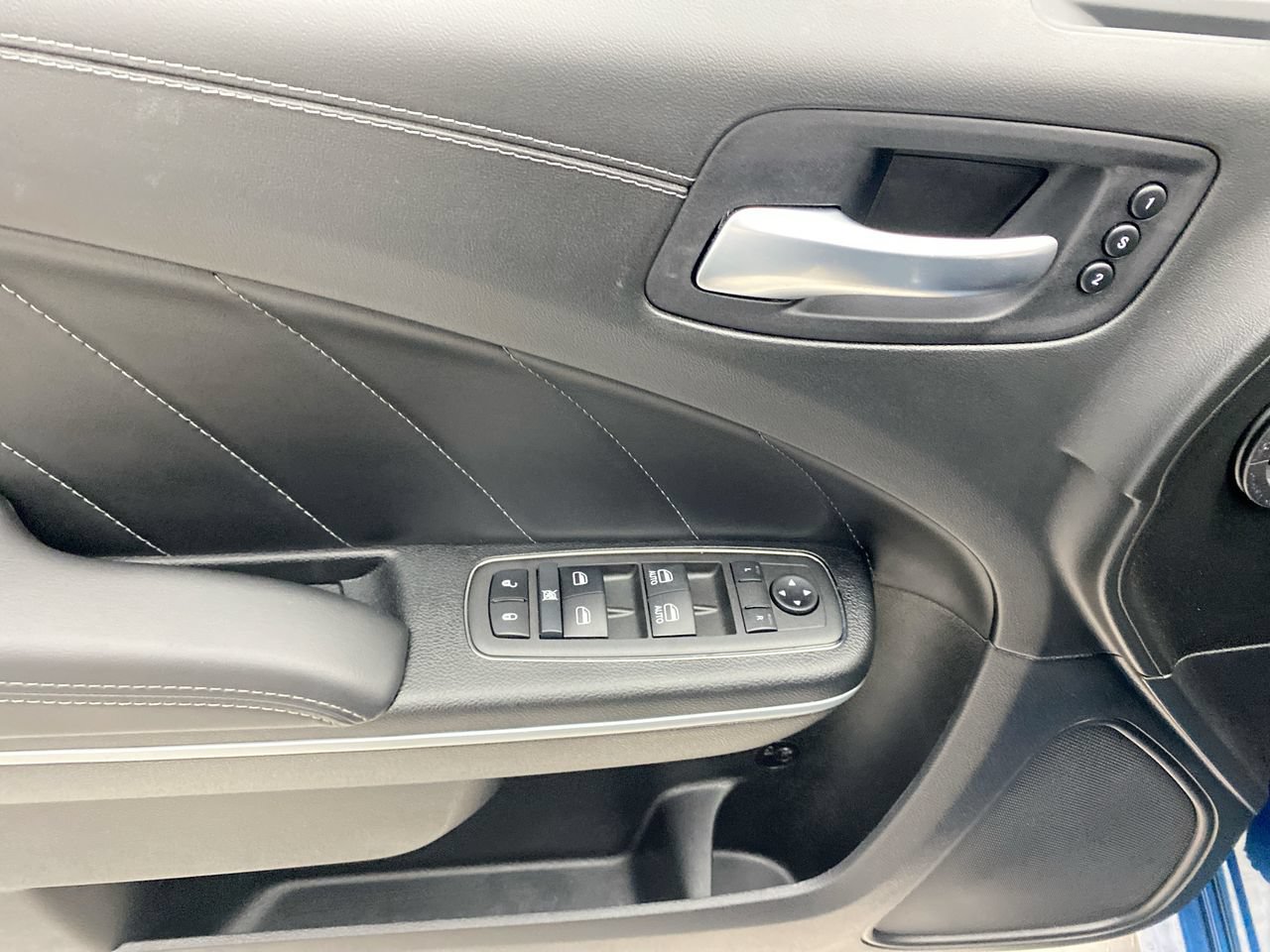 Used 2022 Dodge Charger Scat Pack w/ Plus Group RWD image 12