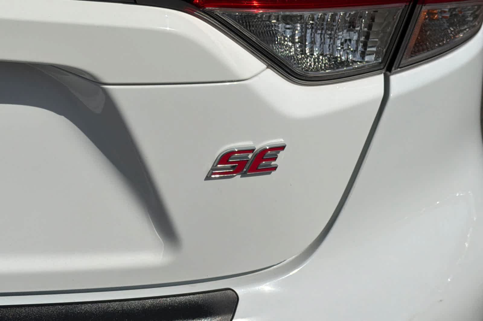 Used 2021 Toyota Corolla SE w/ SE Premium Package FWD image 30