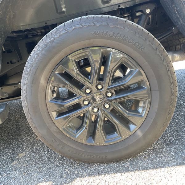 Used 2025 Ford F150 Lariat w/ Equipment Group 501A Mid image 11