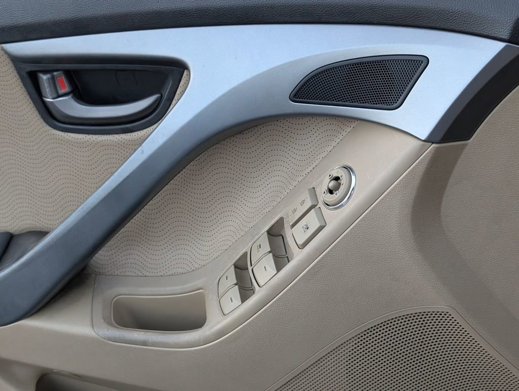 Used 2011 Hyundai Elantra Limited image 25