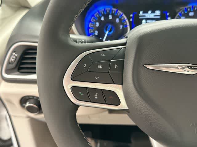 Used 2022 Chrysler Voyager LX FWD image 8
