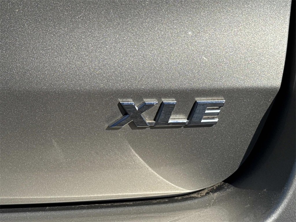 Used 2016 Toyota Highlander XLE image 12