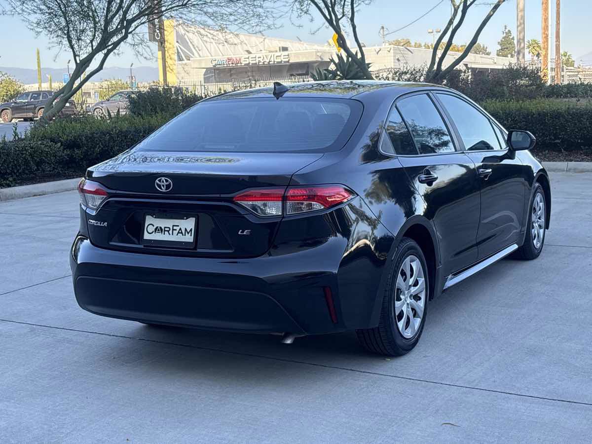 Used 2023 Toyota Corolla LE image 3