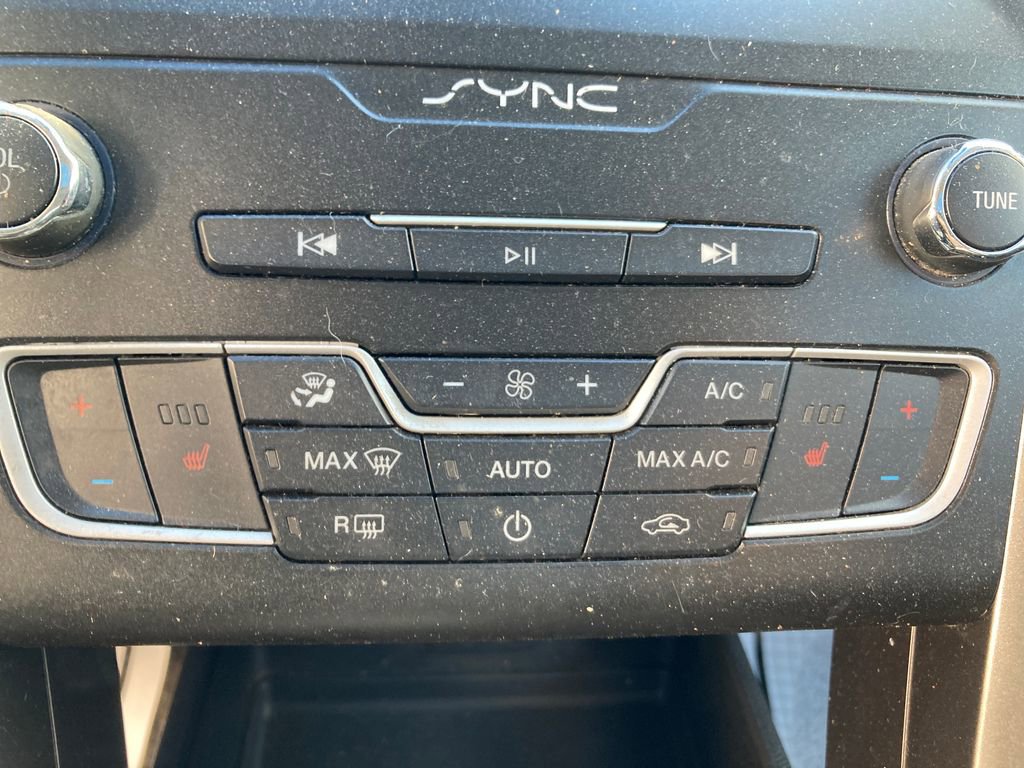 Used 2019 Ford Fusion SE image 26