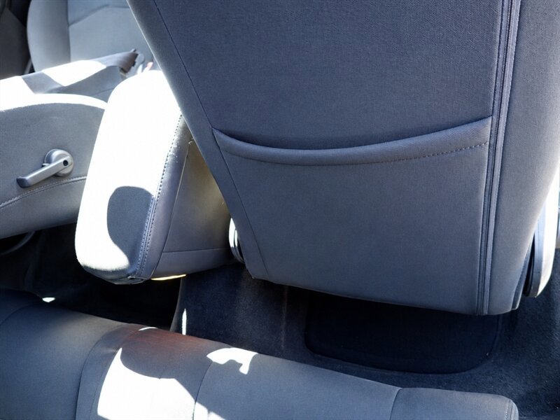 Used 2010 Chrysler Sebring Touring FWD image 12